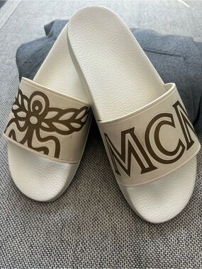 Men’s MCM slides